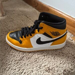 Nike mens Air Jordan 1 High OG Basketball sneakers, size 8